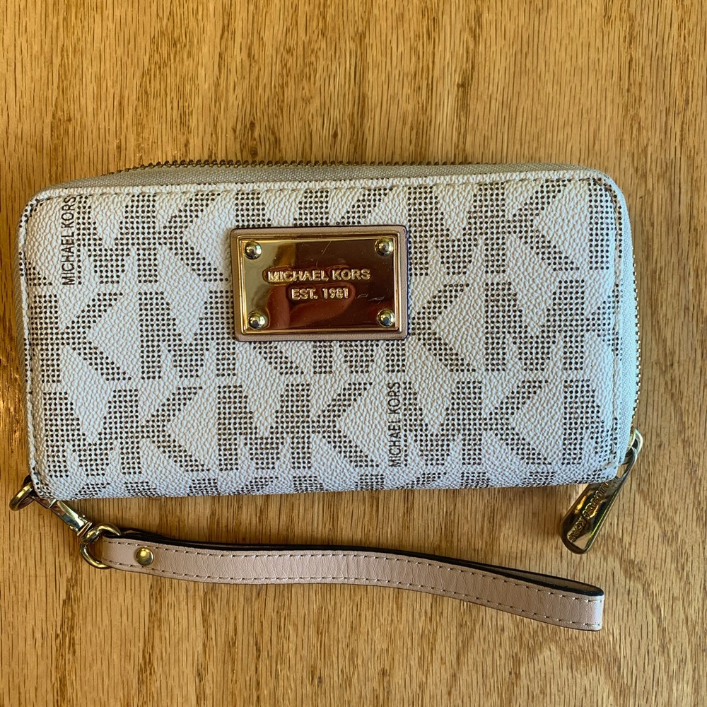 Michael Kors Wrist Monogram Cream Color Wallet